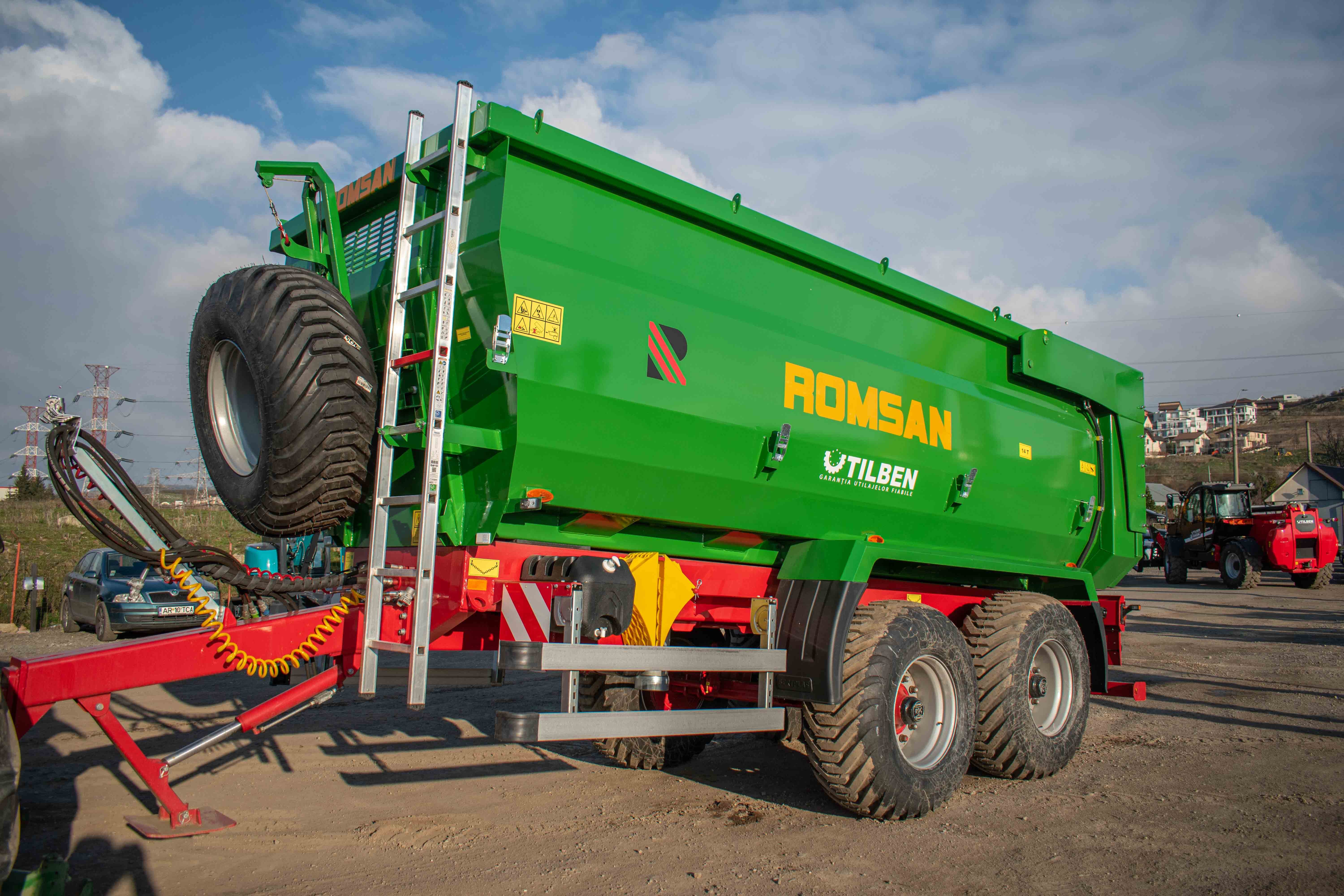 ROMSAN R140TAHK -TANDEM BENA TIP U 14t, basculare spate, frana pe aer , prelata cu suport si roata de rezerva de vanzare